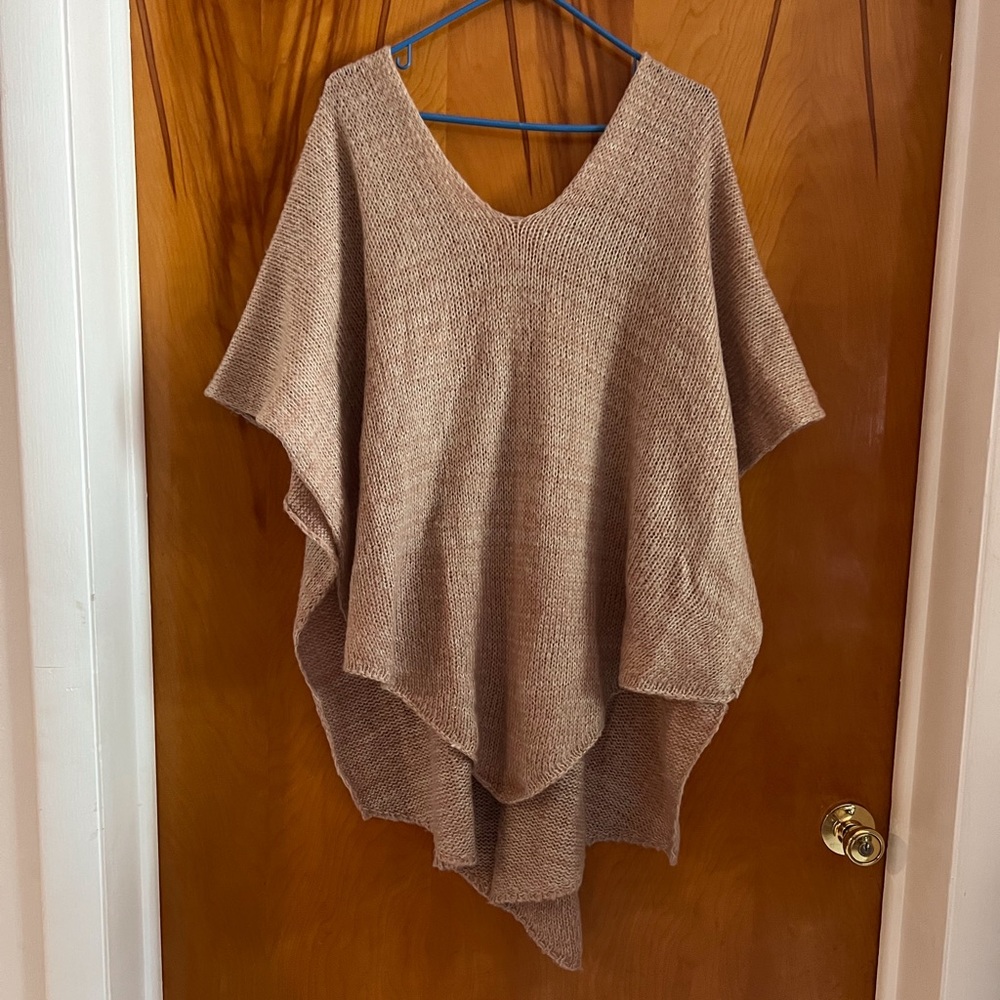 Do everything in love poncho 100% Acrylic